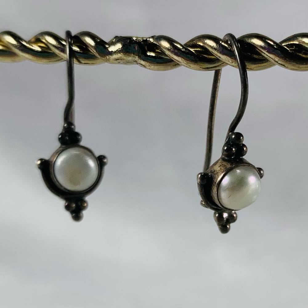 Boho style pearl dangle earring